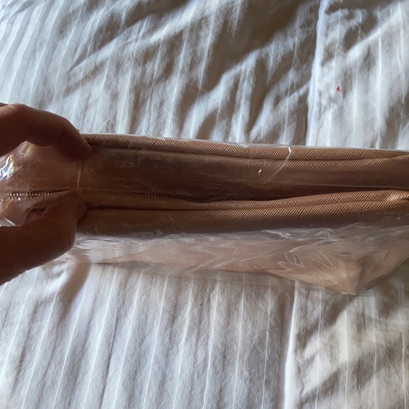 NIP Rodan and Fields peach make up bag - Picture 2 of 5